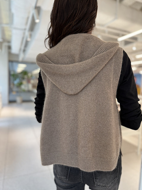 2-in-1 Hooded Vest Knitting Pattern