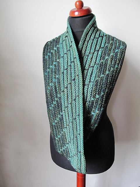 Cozy Zig Cowl Knitting Pattern