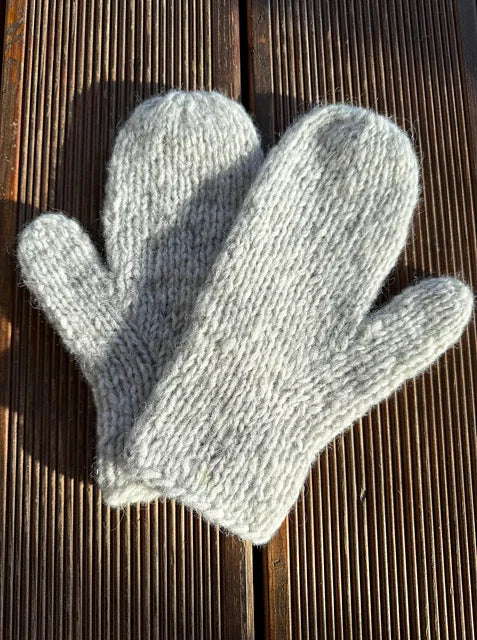 Seamless Mitts Knitting Pattern
