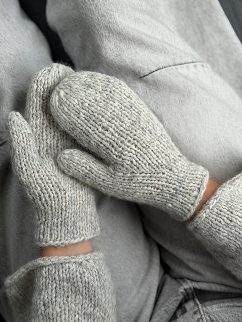 Seamless Mitts Knitting Pattern