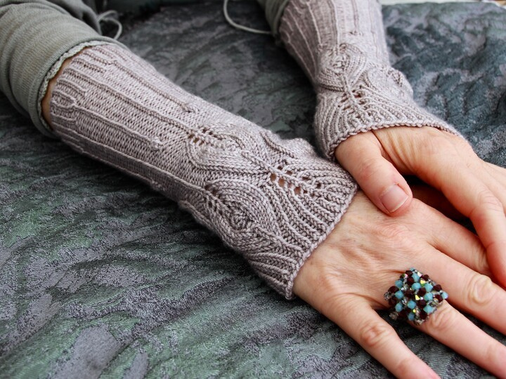 Lace Wrist Warmers Knitting Pattern