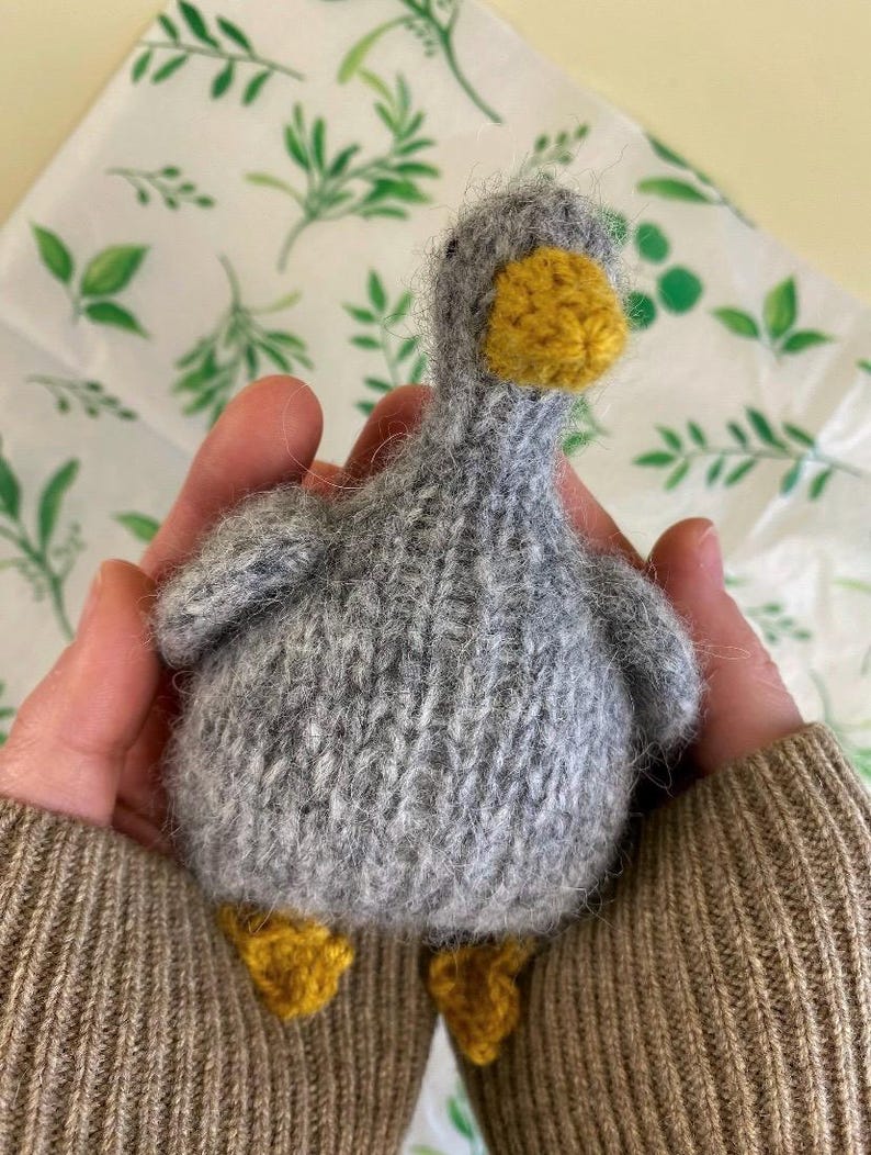 Little Gosling Knitting Pattern