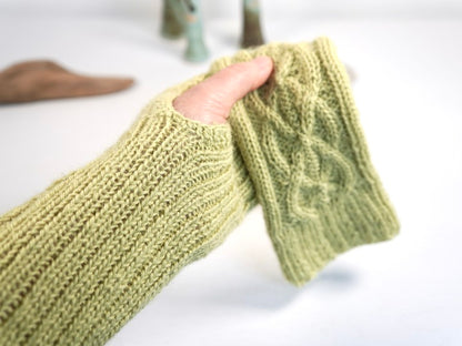Fingerless gloves Knitting Pattern