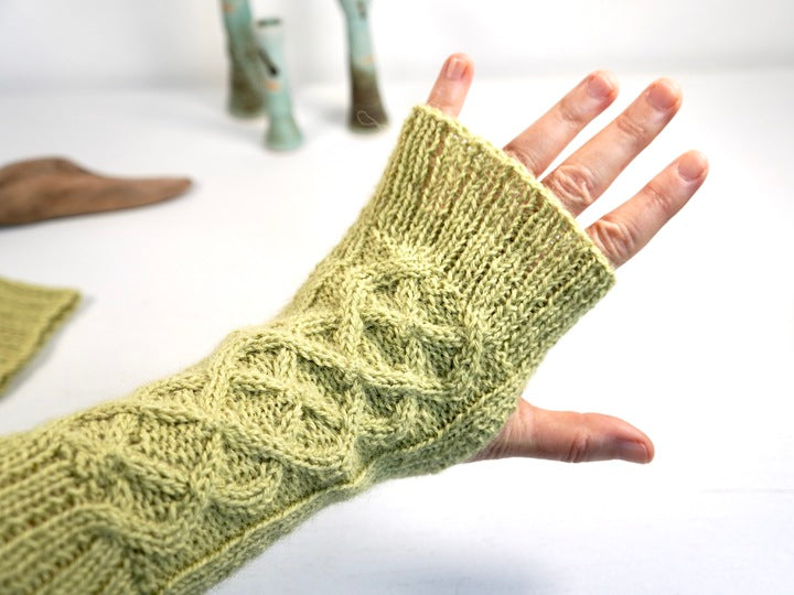 Fingerless gloves Knitting Pattern