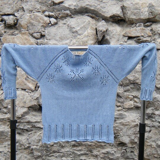 Raglan Top Snowflakes Knitting Pattern