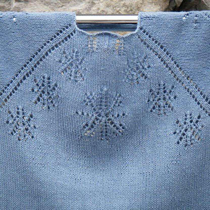 Raglan Top Snowflakes Knitting Pattern