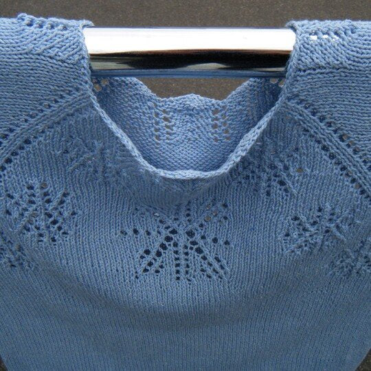 Raglan Top Snowflakes Knitting Pattern