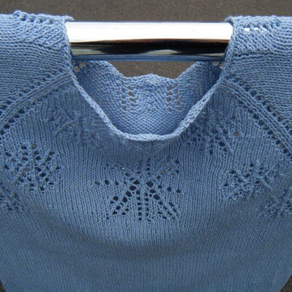 Raglan Top Snowflakes Knitting Pattern